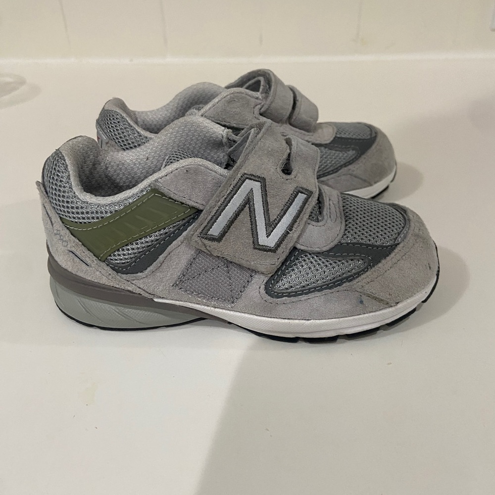 Kids New Balance 990 V6 Hook and Loop Sneaker